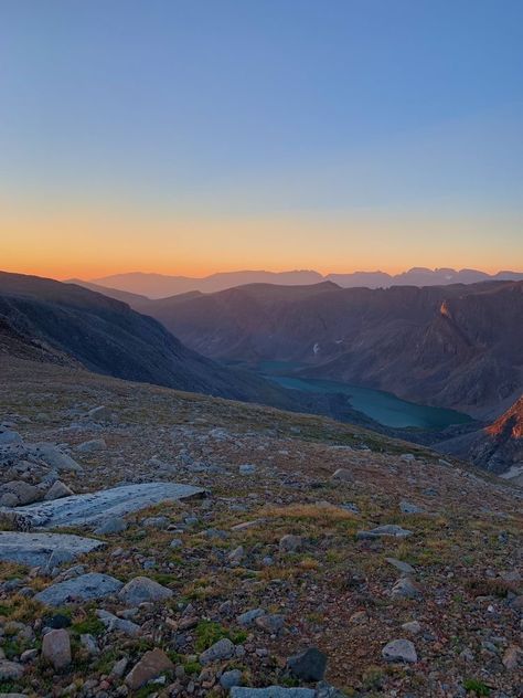 Hike Aesthetic Adventure, Hike View Aesthetic, Hiking In The Mountains Aesthetic, Mountain Pictures Aesthetic, Sunrise Hike Aesthetic, Mountain View Aesthetic, Lakes Aesthetic, Summer Hiking Aesthetic, Fall Hiking Aesthetic