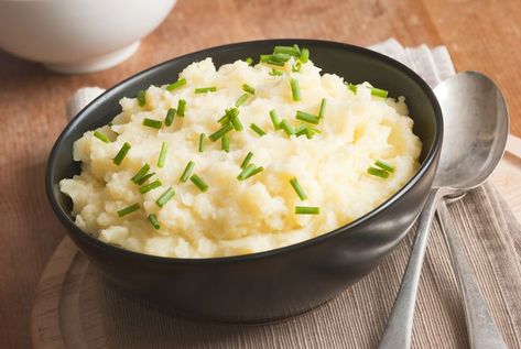 Guilt-Free Garlic Mashed Potatoes (with a secret ingredient!) Clapshot Recipe, Mashed Rutabaga, Scottish Dishes, Cauliflower Mashed Potatoes, Mash Recipe, Recipes Authentic, Scottish Recipes, Creamy Cauliflower, Garlic Mashed Potatoes