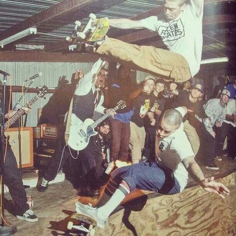 Skate Group Aesthetic, Skateboarding 90s, 2000s Skateboard, Skater Culture, Andy Roy, Vintage Skateboarding Photos, Kakariko Village, Skate Vibes, Skate Punk