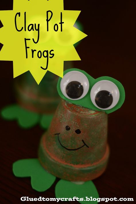 Clay Pot Frogs {Craft} - Glued To My Crafts Clay Pot Decorating Ideas, Pot Decorating Ideas, Clay Pot Animals, Clay Pot Garden, Frogs Craft, Clay Pot Painting, Summer Daycare, Nursing Home Crafts, Clay Pot Art