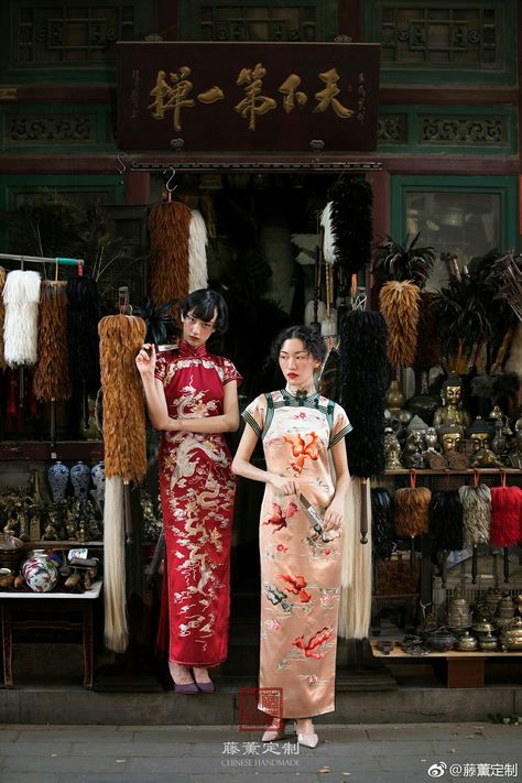 Cheongsam Photoshoot, Chinese New Year Outfit, Old Shanghai, Chinese Princess, Chinese Traditional Dress, Chinese Aesthetic, Traditional Chinese Clothing, Qipao Cheongsam, New Years Outfit