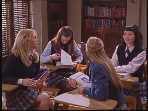 Gilmore Girls Study, Romanticize School, Romanticising School, Paris Geller, Team Logan, Romanticizing School, Academic Motivation, Sophomore Year, School Aesthetic