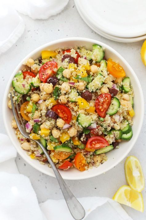 My Big Fat Greek Quinoa Salad recipe is packed fresh vegetables, fluffy quinoa & a lemony dressing--perfect for picnics, bbqs & more! The bright colors and bold flavors of this healthy quinoa salad make it the perfect meal prep lunch or summer side dish to all your grilled favorites. Try it with grilled chicken for more protein, or serve it as a vegetarian summer side dish! Quinoa Salad Recipes Healthy, Healthy Quinoa Salad, Greek Quinoa, Easy Quinoa Salad, Fluffy Quinoa, Chicken Quinoa Salad, Quinoa Recipes Easy, Greek Quinoa Salad, Quinoa Salad Recipe