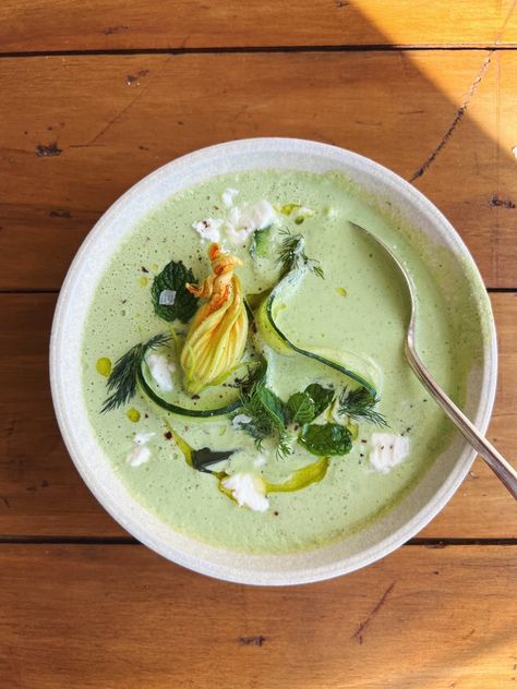 Chilled cucumber & yogurt soup - She Can't Eat What Vegetarian Diet Recipes, Yogurt Soup, Cottage Recipes, Cold Soup Recipes, Cottage Meals, Fodmap Friendly Recipes, Cucumber Soup, Yoghurt Recipe, Cucumber Yogurt