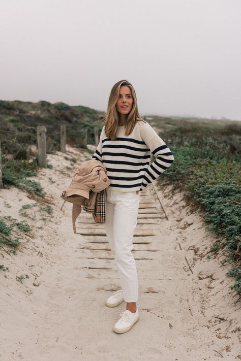 Cool Weather Beach Outfits, Newport Ri Outfit, Julia Hengel, Redhead Style, Morning At The Beach, Striped Sweater Outfit, Julia Berolzheimer, Coastal Grandmother, Elegante Casual