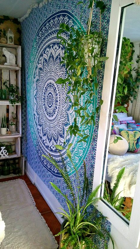 Art Aesthetic Room, Creative Wall Painting, Cool Room Designs, Easy Room Decor, Mandala Wallpaper, Teen Girl Room Decor, Interior Paintings, Indian Home Design, Mandala Wall Hanging