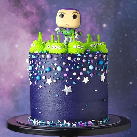 Buzz Lightyear Birthday Party, Alien Cake, Toy Story Birthday Cake, Buzz Lightyear Party, Buzz Lightyear Birthday, Disney Reveal, Toy Story Party Decorations, Cake Story, Toy Story Cakes