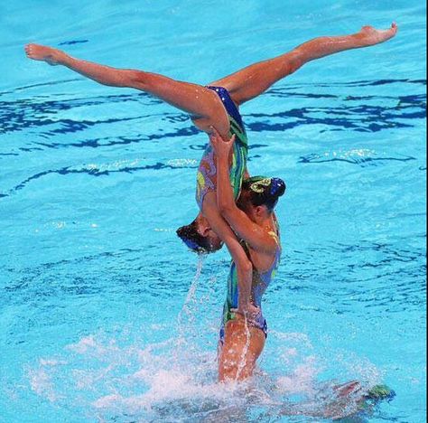 Beautiful lift😍 pinterest: marithalfman Artistic Swimming, High Diving, Synchronised Swimming, 2004 Olympics, Swimming Team, Swimming Pictures, European Games, Synchronized Swimming, Team Canada