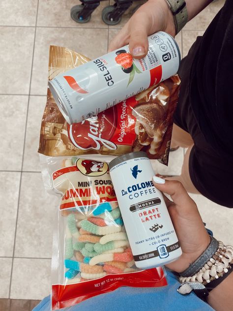 Car Snacks Aesthetic, Roadtrip Snacks Aesthetic, Road Trip Snacks Aesthetic, Family Road Trip Aesthetic, Snacks For Road Trip, Roadtrip Snacks, Road Trip Pictures, Recreation Photos, Best Road Trip Snacks