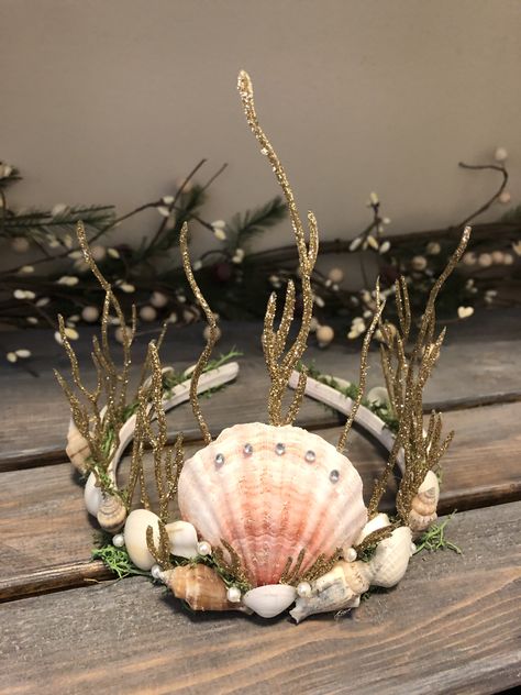 Mermaid Head Piece Diy, Mermaid Headdress Diy, Mermaid Homemade Costume, Water Themed Accessories, Vintage Mermaid Costume, Adult Mermaid Costume Diy, Mermaid Costume Women Diy, Diy Mermaid Costume For Women, Homemade Crowns