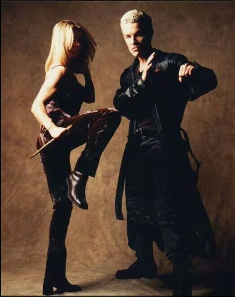 Buffy stunt double, Sophia Crawford & Spike, James Marsters. Buffy Spike, Buffy Style, Charisma Carpenter, Btvs Angel, Spike Buffy, James Marsters, Buffy The Vampire Slayer Angel, Stunt Doubles, Michelle Trachtenberg