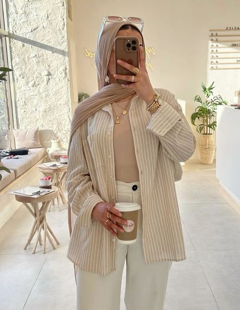 Business Casual Hijab Outfits, Hijabi Teacher Outfits, Summer Outfits For Muslim Women, Hijab Combinations Outfit Ideas, Modern Muslim Women Fashion, Elegant Outfit Hijab, Elegant Hijabi Outfits, Beige Outfit Ideas Hijab, Hijab Outfit Summer Muslim