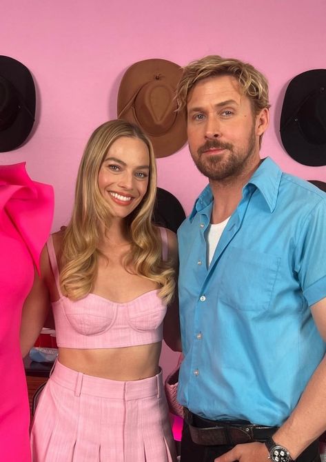 margot robbie and ryan gosling barbie press Barbie Press Tour, Ryan Gosling Barbie, Margot Robbie Ryan Gosling, Margot Robbie And Ryan Gosling, Ryan Gosling Style, Margot Robbie Style, Celebrity Memes, Райан Гослинг, Celebrity Fashion Looks