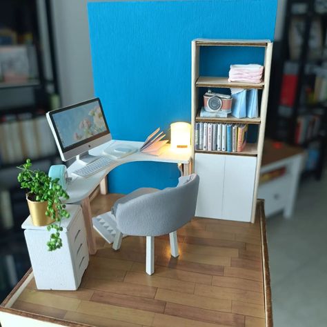 It's not finished yet... Miniature office #miniature #office #miniatureart Dollhouse Office, Miniature Office, Paper Dollhouse, Barbie Box, Baby Planning, Miniature Rooms, Window Sizes, Study Areas, Barbie House