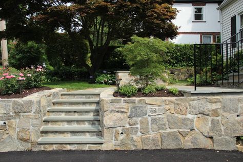 Paver Landscaping, Retaining Wall Steps, Front Yard Ideas, Retaining Wall Design, Garden Backdrops, Stone Landscaping, Stone Retaining Wall, Landscaping Retaining Walls, Driveway Landscaping