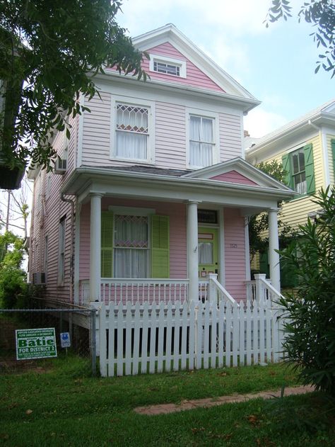 A lovely pink house in Galveston. Texas Pink Cottages, Pink House Exterior, Pink Places, Pink Kisses, Heritage Architecture, Shed Tiny House, Victorian Porch, Mansion Exterior, Milk Maid