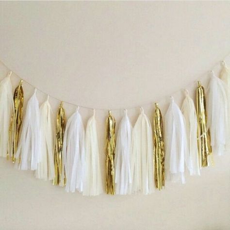 Gold White Party Decoration, Gold Birthday Party Decorations Aesthetic, White And Gold Decor Party, Cream And Gold Party Decorations, White And Gold Hen Party, White And Gold Photo Backdrop, White Gold Decorations Party, Bridal Shower Gold And White, Gold And White Graduation Party Ideas