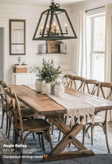 Rustic Farmhouse Decor Ideas, Rustic Farmhouse Dining Table, Banquette Seating In Kitchen, House Dining Room, Farmhouse Kitchen Tables, Country Dining Rooms, Farmhouse Decor Ideas, Elegant Dining Room, Large Dining Room