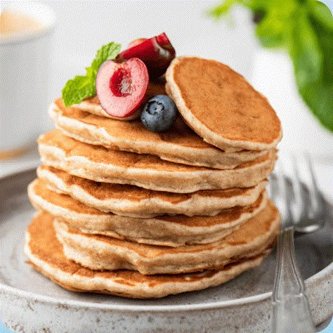 Buckwheat Pancake Recipes, Pancake Banane, Pancake Calories, Buckwheat Pancakes, Quinoa Breakfast, Pancake Recipes, Balanced Breakfast, How To Make Pancakes, Breakfast Plate