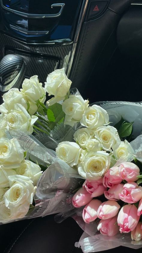 Roses Aesthetic Bouquet, White Roses Aesthetic, Aesthetic Bouquet, Roses Aesthetic, White Rose Bouquet, White And Pink Roses, The Moon Is Beautiful, Rosé Aesthetic, Tulip Bouquet