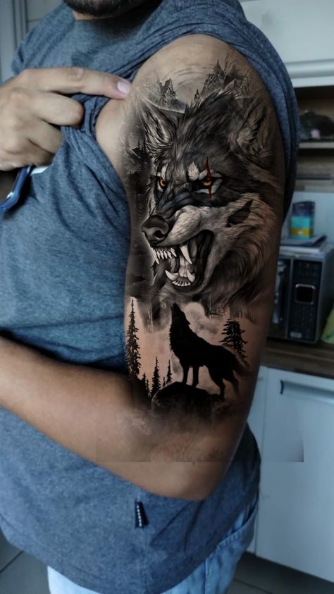 Wolf Shoulder Tattoo Men, Snarling Wolf Tattoo, Half Wolf Tattoo, Black Wolf Tattoo, Animal Tattoos For Men, Wolf Tattoos Men, American Traditional Tattoo Ideas, Cute Tattoo Ideas, Traditional Tattoo Ideas