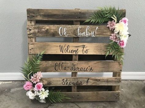 Pallet Bridal Shower Decor, Baby Shower Pallet Ideas, Rustic Baby Shower Ideas For Girls Decor, Rustic Baby Shower Ideas Girl, Rustic Baby Girl Shower Ideas, Pallet Baby Shower Decor, Diy Boho Baby Shower Decor, Rustic Boy Baby Shower Ideas, Baby Girl Woodland Shower Ideas