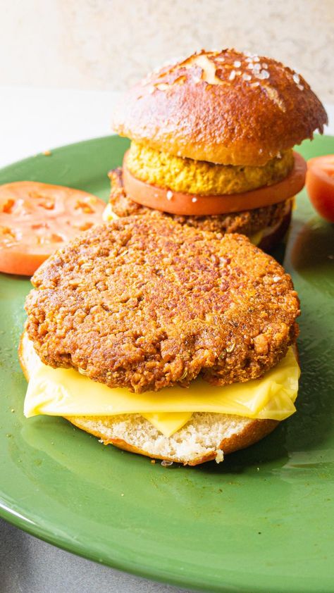 Vegan Breakfast Sausage Patties - That Vegan Babe That Vegan Babe, Pretzel Bagel Recipe, Vegan Breakfast Sausage, Breakfast Sausage Patties, Best Vegan Breakfast, Sausage Patties, Vegetarian Sausages, Sausage Patty, Bagel Recipe