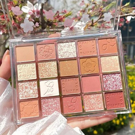 Palette Pearly Eyeshadow Glitter Earth Color Eyeshadows Shiny Eye Shadow Pallet Makeup Pigmentos Natural Cosmetic Free Shipping Pallet Makeup, Eye Shadow Pallet, Koleksi Makeup, Big Eyes Makeup, Eyeshadow Glitter, Alat Makeup, Shiny Eyes, Makeup Accesories, Earth Color