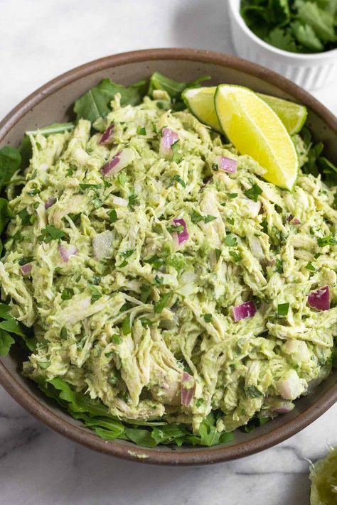 Avocado chicken salad with mashed avocados, greek yogurt, lime juice, and cilantro for a light and refreshing chicken salad recipe. A perfect quick, easy, and healthy protein option and is great for meal prep. Avocado Chicken Salad Recipe, Quick Protein, Healthy Chicken Salad, Avocado Chicken Salad, Healthy Lunches For Kids, Hidden Veggies, Apples And Cheese, Chicken Avocado, Chicken Salad Recipes