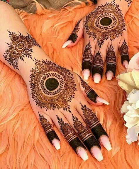 Modern Mehndi Designs Unique Back, Mehedi Design, Modern Mehndi, Designs Mehndi, Mehndi Designs 2018, Legs Mehndi Design, Henna Art Designs, Modern Mehndi Designs, Pretty Henna