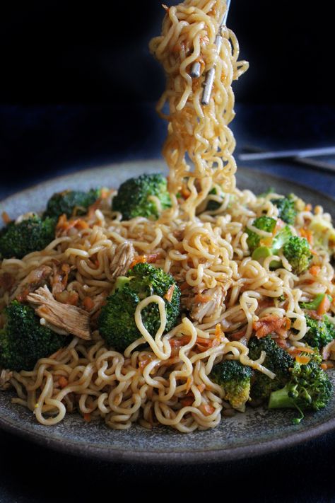 Spicy Chicken Yakisoba Noodles – SIMPLY BEAUTIFUL EATING Chicken Yakisoba, Yakisoba Noodles, Garlic Baked, Japanese Street Food, Turkey Cheese, Low Sodium Soy Sauce, Savory Sauce, Japanese Street, Everything Bagel