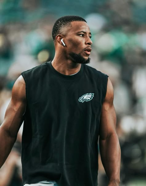 Football Aesthetics, Channel 22, Hot Football Players, Saquon Barkley, Lift Weights, Sports Girl, Nfl Philadelphia Eagles, Ball Is Life, Sports Boys