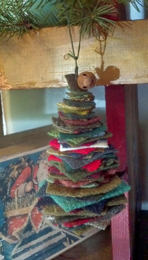 quiltsbycheri: with just a little wool...... Scrap Basket, Cheri Payne, Winter Craft Ideas, Yarn Trees, Handmade Felt Ornament, Upcycled Sweaters, Vintage Christmas Crafts, Diy Wool, Felt Bags