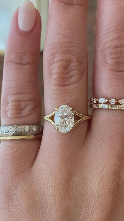 Elegant Engagement Rings Thick Band, Engagement Ring Vintage Oval, Functional Engagement Ring, Oval Ring Unique, Kristen Coffin Engagement Rings, Rings Engagement Pearl, Gold Or Silver Engagement Ring, Different Rings Engagement, Cool Unique Engagement Rings