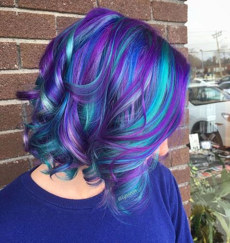 Peacock Hair Color, Galaxy Hair Color, Blue And Purple Hair, Short Purple Hair, Holographic Hair, Honey Blond, Mermaid Hair Color, Peacock Hair, Galaxy Hair