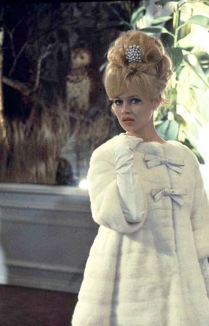 Celebrity Christmas, Bridgette Bardot, Bridget Bardot, Christmas Trivia, Lauren Hutton, Joan Crawford, French Actress, Vintage Fur, Old Hollywood Glamour