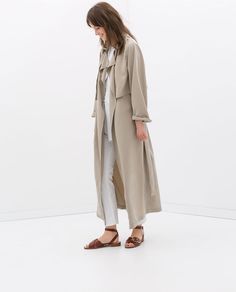 zara. Spring Coat Outfit, Coats Outfit, Moda Over 40, Spring Outerwear, New Fashion Clothes, Fashion Gone Rouge, Trench Coat Dress, Trench Coat Outfit, Zara Coat