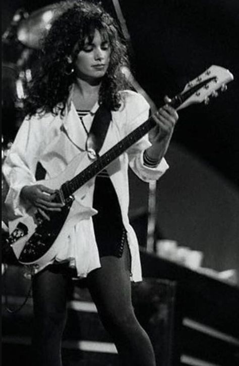 Susanna Hoffs, Cj Jeep, Women Of Rock, Guitar Girl, Female Guitarist, Female Musicians, Women In Music, I'm With The Band, Music Photo