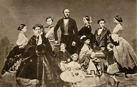 Queen Victoria and Prince Albert with their nine children: Victoria's Children, Queen Victoria Children, Prins Albert, Queen Victoria And Prince Albert, Kroonprinses Victoria, Queen Victoria Family, Queen Victoria Prince Albert, Victoria Reign, Princess Louise