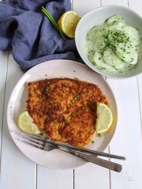 TURKEY SCHNITZEL Turkey Schnitzel, Turkey Cutlets, Easy Turkey, Grandmas Recipes, Large Plates, Cucumber Salad, I Will Show You, Quick Recipes, Flour