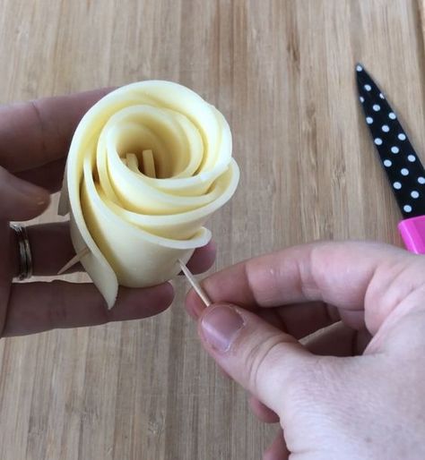 Easy Food Decoration Ideas, Cheese Flower Charcuterie Board, Cheese Roses For Charcuterie Board, Cheese Roses How To, Rose Appetizers, Sharkcuterie Board, Charcuterie Roses, Cheese Roses, Rose Shaped Food