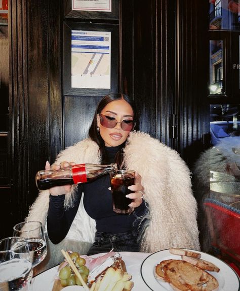 Winter Glam Aesthetic, Kylie Jenner Nye Outfit, Nyc Winter Bar Outfits, Baddie Nye Outfit, Luxury Leisure Aesthetic, Cabin New Years Eve Outfit, Sushi Date Outfit Winter, Nyc Clothing Aesthetic, Nye Outfits Bar