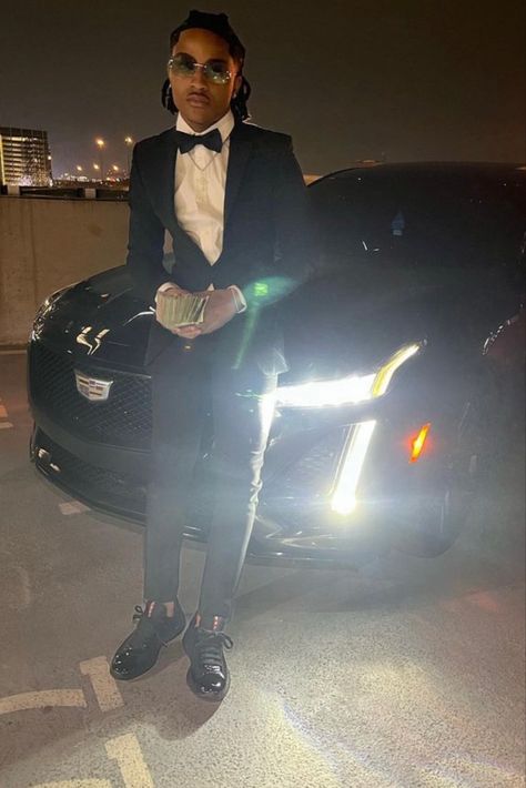 Graduation Tuxedo Men, Summer Prom Outfit Men, Prom Accessories Men, Black And White Prom Suit, Black Prom Tuxedo Ideas, Men Prom Outfit Black, Prom Suits For Guys Black, Black Prom Suit Black Men, Black Prom Outfit Men