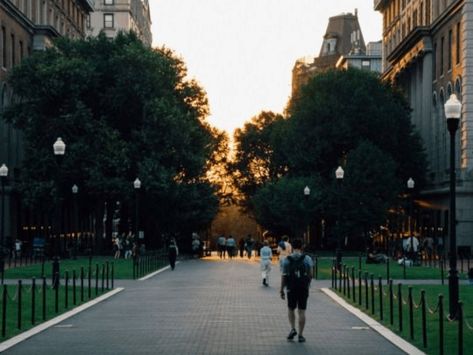 Columbia University Dorm, New Student Orientation, Student Orientation, University Dorms, College Aesthetic, Dream College, Dream School, University Life, Columbia University