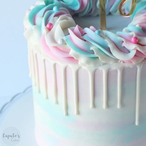 Gender Reveal Drip Cake, Cake Gender Reveal, Cake Drip, Baby Shower Cake Ideas, Gender Reveal Cake, Drip Cake, Small Cake, Drip Cakes, Baby Shower Cake