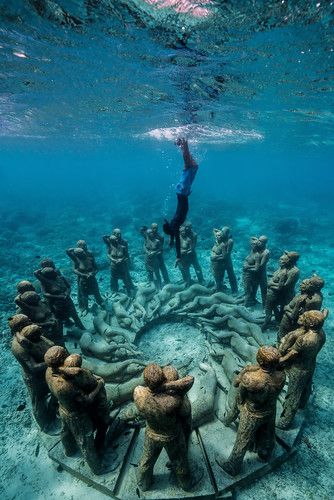 Underwater Sculpture Rises from the Seabed in Indonesia | Wandering Educators Fairmont Maldives, Ocean Sculpture, Jason Decaires Taylor, Underwater Sculpture, Water Sculpture, Sculpture Museum, Bawah Air, Underwater City, Gili Trawangan