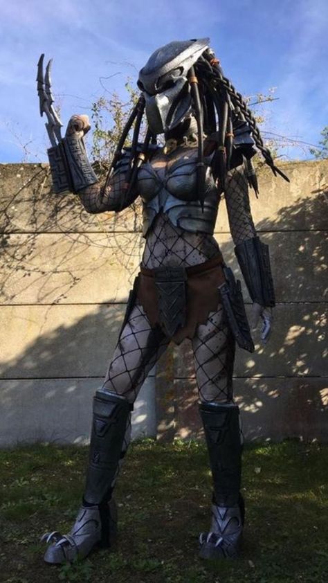 Predator Costume Women, Costume Ideas 2023 Women, Horror Movie Cosplay Female, Horror Cosplay Female, Female Slashers, Cosplay Outfits Female, Horror Movie Cosplay, Halloween Outfits Ideas, Female Predator