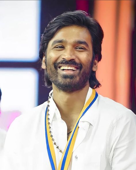 Dhanush Hairstyle, Dhanush Mass Images, Love Story Video, Photoshop Backgrounds Free, New Photos Hd, Dark Images, Cute Black Wallpaper, Actor Picture, Love Couple Photo