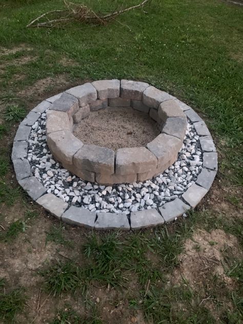 Base For Fire Pit, Diy Bonfire Pit Cheap Backyard Ideas, Simple Firepits Backyard Ideas, Easy Diy Fire Pit Ideas Cheap, Jardines Exteriores Ideas Design, Garden Fireplaces Outdoor, Gas Fire Pit Ideas Backyard, Diy Fire Pit Ideas Backyard, Simple Fire Pit Ideas