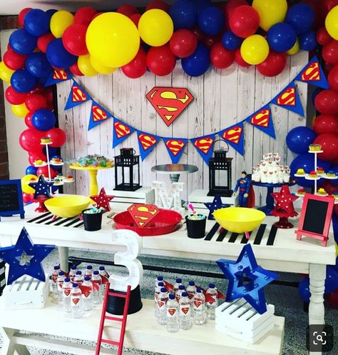 Superman Birthday Party Decorations, Superman Party Decorations, Superman Party Ideas, Birthday Superman, Superman Theme, Supergirl Birthday, Superman Birthday Party, Superman Cakes, Superman Party